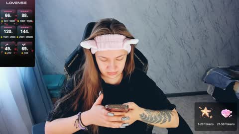 Your Annabelle Wolf  online show from February 3, 11:42 am