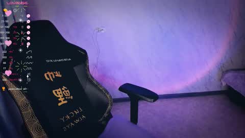 Your Annabelle Wolf  online show from September 25, 7:06 pm