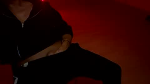 Snapshot of bello477192 chatting on January 17, 1:43 am bello477192 online show from January 17, 1:43 am