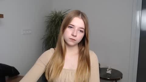 Snapshot of bellochka_ chatting on December 2, 1:28 pm bellochka_ online show from December 2, 1:28 pm