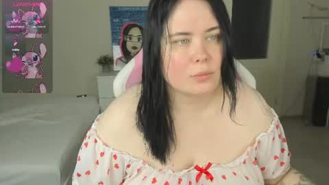 Snapshot of bellybooxo chatting on June 25, 8:41 am LinaBoo online show from June 25, 8:41 am