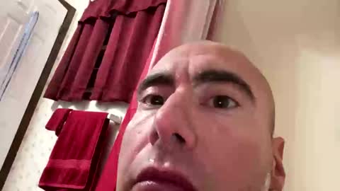 Snapshot of belowthainfluence chatting on November 9, 7:06 am Joey online show from November 9, 7:06 am