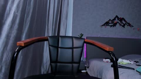 Snapshot of bemby_pam chatting on November 29, 4:32 pm A girl from your dreams online show from November 29, 4:32 pm