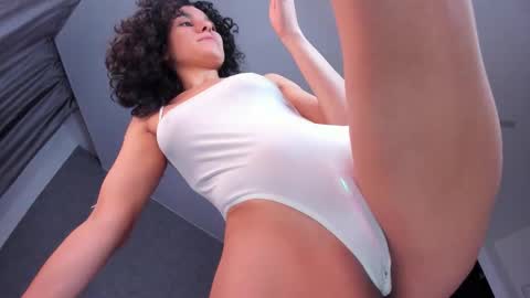 Snapshot of bemby_pam chatting on December 1, 4:50 am A girl from your dreams online show from December 1, 4:50 am