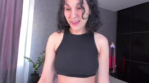 Snapshot of bemby_pam chatting on May 8, 4:18 am A girl from your dreams online show from May 8, 4:18 am