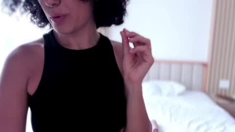 Snapshot of bemby_pam chatting on June 8, 11:05 pm A girl from your dreams online show from June 8, 11:05 pm