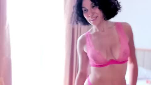 Snapshot of bemby_pam chatting on June 11, 12:32 am A girl from your dreams online show from June 11, 12:32 am