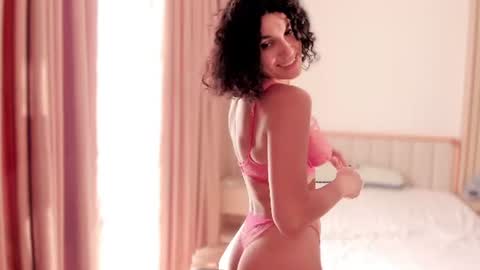 Snapshot of bemby_pam chatting on July 25, 11:13 pm A girl from your dreams online show from July 25, 11:13 pm