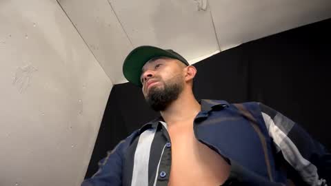 Snapshot of bemysecrett chatting on December 11, 1:06 pm bemysecrett online show from December 11, 1:06 pm