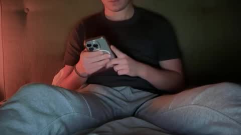 Snapshot of ben_beckett chatting on December 14, 11:37 am ben online show from December 14, 11:37 am