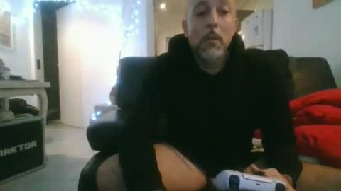 benbare13 online show from December 14, 7:07 pm