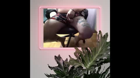 Snapshot of benchuuk chatting on February 5, 7:02 am Mr. Bcum online show from February 5, 7:02 am