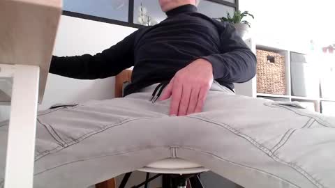 Snapshot of bencobra chatting on December 4, 8:45 am bencobra online show from December 4, 8:45 am