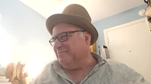 Snapshot of bendavewill chatting on June 17, 5:21 am Bendavewill online show from June 17, 5:21 am