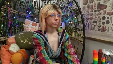 Snapshot of bendingofwillow chatting on September 18, 11:12 am Willow online show from September 18, 11:12 am