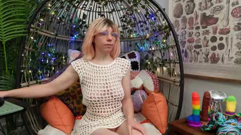 Snapshot of bendingofwillow chatting on October 4, 11:30 am Willow online show from October 4, 11:30 am