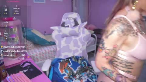 Snapshot of bendymeow chatting on April 29, 5:44 am Bendymeow online show from April 29, 5:44 am