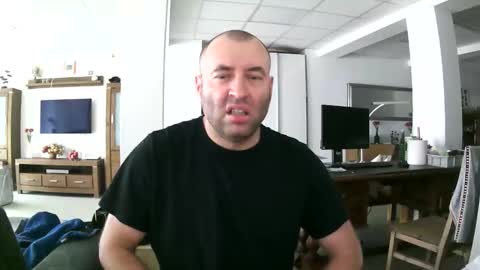 Robert  1984 online show from May 7, 7:36 am