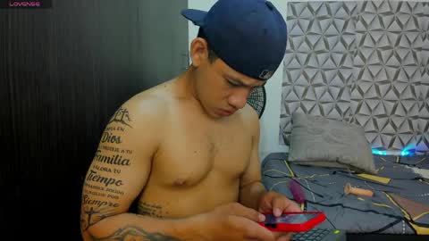 Snapshot of benjamin_lichx chatting on June 6, 3:28 pm Benjamin online show from June 6, 3:28 pm