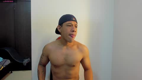Snapshot of benjamin_lichx chatting on June 7, 5:11 am Benjamin online show from June 7, 5:11 am