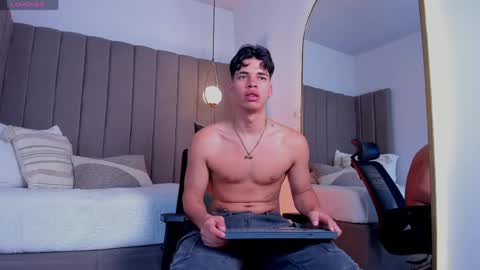 Snapshot of benjamin_more chatting on May 14, 4:19 am BENJAMIN online show from May 14, 4:19 am