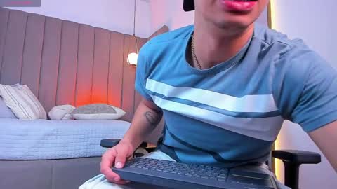 Snapshot of benjamin_more chatting on May 18, 3:46 am BENJAMIN online show from May 18, 3:46 am