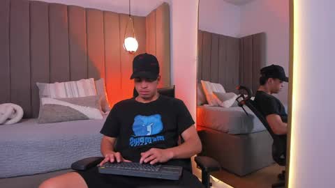 Snapshot of benjamin_more chatting on May 29, 3:04 am BENJAMIN online show from May 29, 3:04 am