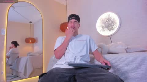 Snapshot of benjamin_more chatting on June 9, 2:45 am BENJAMIN online show from June 9, 2:45 am