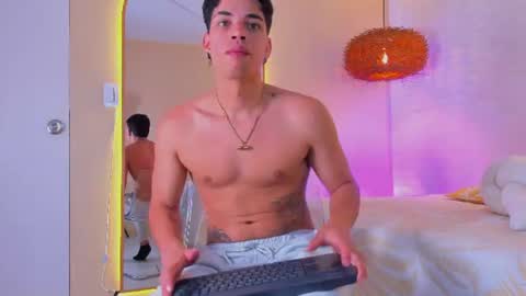 Snapshot of benjamin_more chatting on June 19, 5:01 am BENJAMIN online show from June 19, 5:01 am