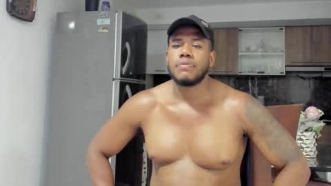 Snapshot of benjaminsr chatting on May 16, 12:29 am BEJAMIN online show from May 16, 12:29 am