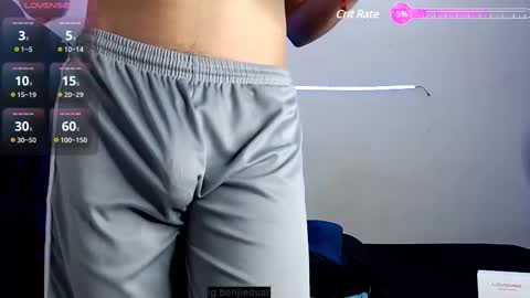 Snapshot of benji_hoter chatting on March 12, 11:22 pm Benji Hoter online show from March 12, 11:22 pm