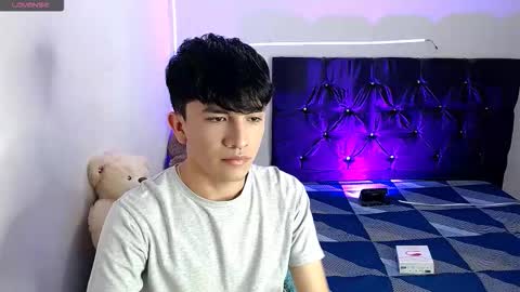 Snapshot of benji_hoter chatting on October 18, 10:21 pm Benji Hoter online show from October 18, 10:21 pm