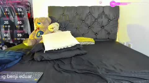 Snapshot of benji_hoter chatting on August 1, 9:57 pm Benji Hoter online show from August 1, 9:57 pm