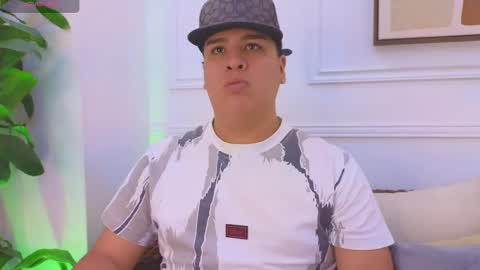 bennett_alejoo online show from April 29, 6:58 pm