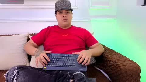 bennett_alejoo online show from May 14, 7:09 pm