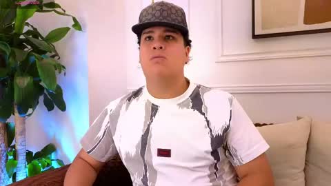 bennett_alejoo online show from May 20, 6:58 pm
