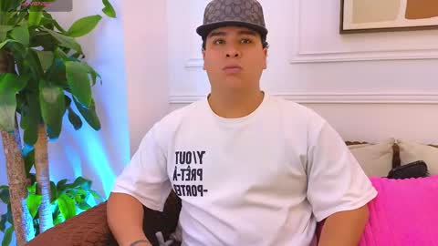 bennett_alejoo online show from May 23, 7:07 pm