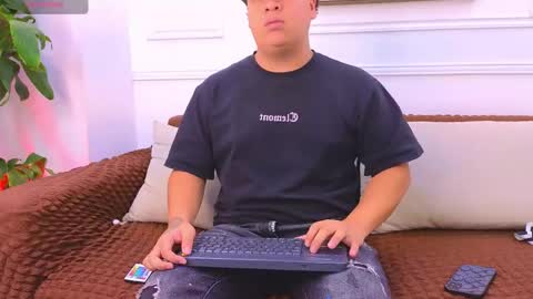 bennett_alejoo online show from May 27, 7:00 pm