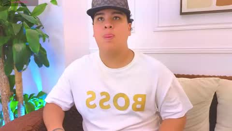 bennett_alejoo online show from May 28, 6:49 pm