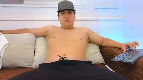 bennett_alejoo online show from June 4, 6:36 pm