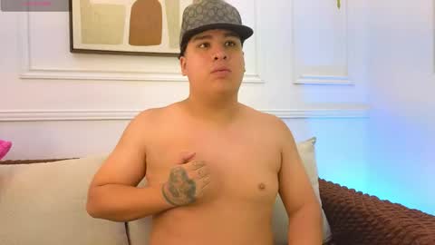 bennett_alejoo online show from June 5, 7:08 pm