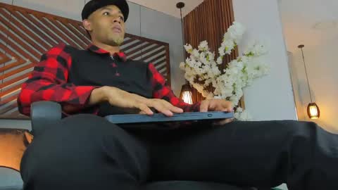 Snapshot of bento_fox chatting on May 5, 3:36 am bento_fox online show from May 5, 3:36 am