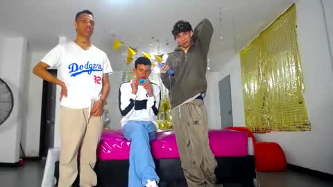 benz boys online show from February 25, 12:03 pm