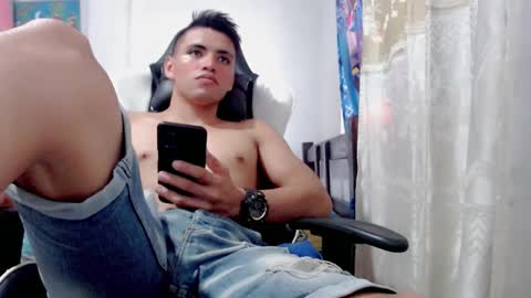 Snapshot of bergon30 chatting on February 4, 7:00 pm Bergon77 online show from February 4, 7:00 pm