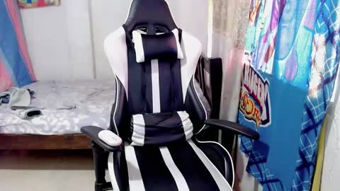 Snapshot of bergon30 chatting on February 19, 2:34 pm Bergon77 online show from February 19, 2:34 pm