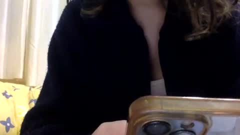 Snapshot of bermudatriangle12 chatting on February 28, 2:40 pm tixxie online show from February 28, 2:40 pm