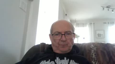 bernard1102 online show from May 2, 1:49 pm