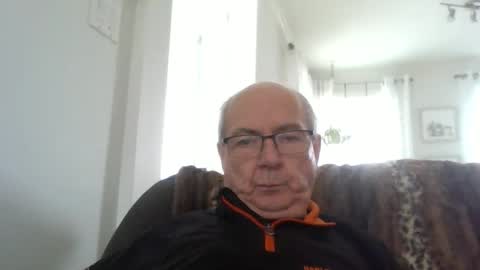 bernard1102 online show from May 7, 1:16 pm