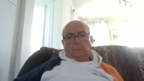 bernard1102 online show from June 2, 7:49 pm
