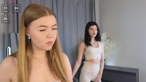 Snapshot of berry_bloom chatting on November 23, 10:15 am Aurora online show from November 23, 10:15 am